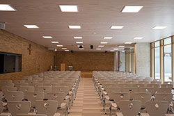 Auditorium with warm-white lighting – Maria Ward schools