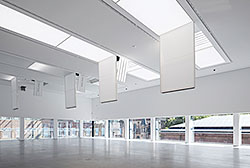 Not only the lighting solution itself but also the building systems installed in the suspended ceiling are easily accessible for maintenance purposes. The film frame and the LED carrier are hinged to reveal an inspection opening